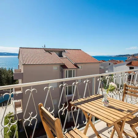 Sunshine Suites Omiš Exterior foto