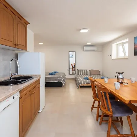 Sunshine Suites Omiš Exterior foto